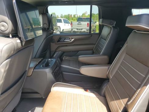 Used 2026 GMC Yukon XL Denali Ultimate w/ LPO, Get Active Package AWD/4WD image 12