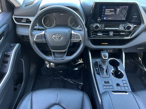 Used 2024 Toyota Highlander XLE image 35