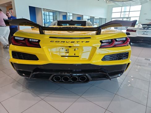 Used 2025 Chevrolet Corvette Z06 RWD image 32