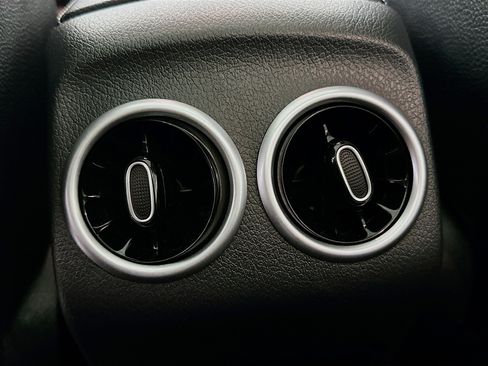 Used 2025 Mercedes-Benz GLB 250 GLB 250 image 27