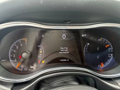 Used 2018 Jeep Grand Cherokee Limited AWD/4WD image 2