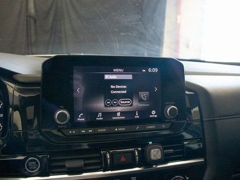 Used 2023 Nissan Pathfinder SV w/ SV Premium Package image 36