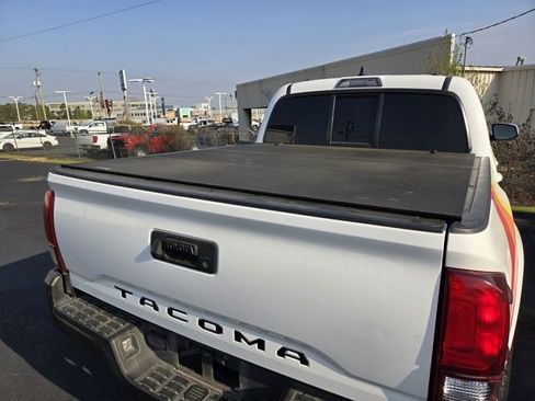 Used 2020 Toyota Tacoma SR5 w/ SR5 Appearance Package (SM) image 8