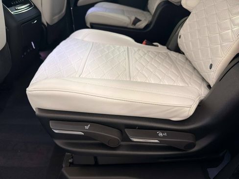 Used 2026 Cadillac Escalade Platinum Sport w/ LPO, Floor Liner Package AWD/4WD image 33