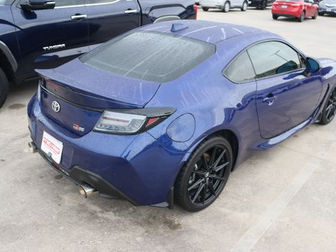 Used 2025 Toyota GR86 Premium RWD image 11