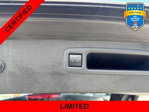 Certified 2020 Toyota Highlander Limited FWD image 18