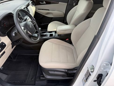 Used 2020 Kia Sorento LX FWD image 10