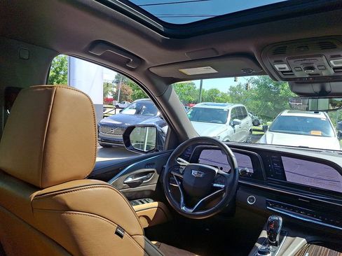 Used 2023 Cadillac Escalade Premium Luxury AWD/4WD image 15