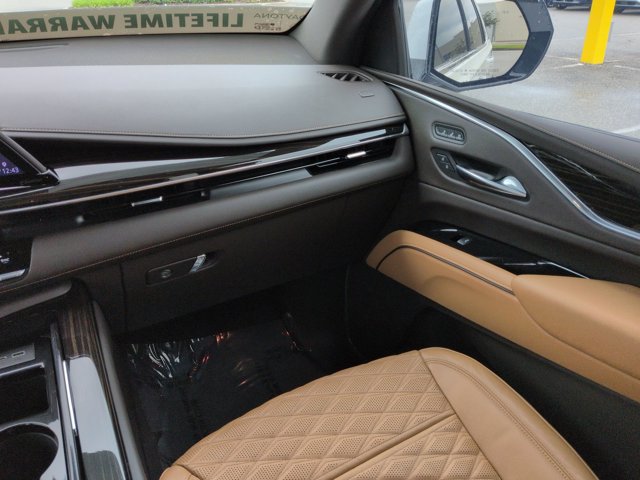 Used 2022 Cadillac Escalade Premium Luxury w/ Performance Package AWD/4WD image 18