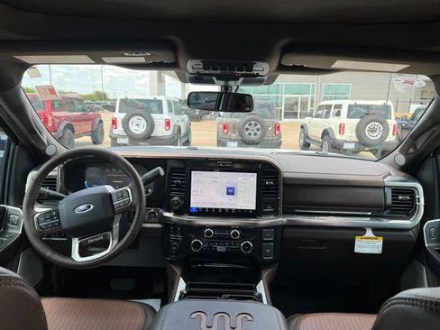 New 2026 Ford F350 4x4 Crew Cab DRW Super Duty image 17