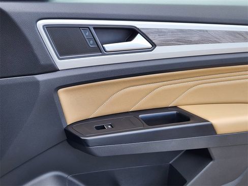 Used 2021 Volkswagen Atlas Cross Sport SE image 13