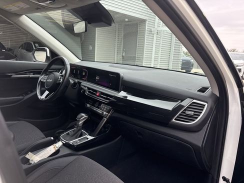 Used 2025 Kia Seltos S image 15