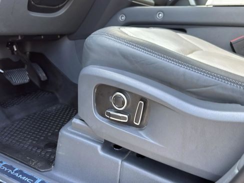 Used 2024 Land Rover Defender 130 X-Dynamic SE image 11