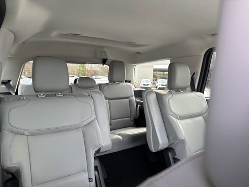 New 2026 Ford Expedition Active image 18