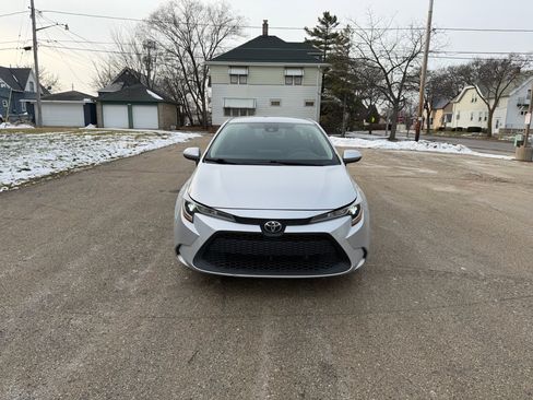 Used 2021 Toyota Corolla LE image 2