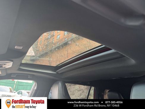 Used 2022 Toyota Highlander XSE image 19