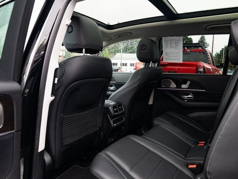 Used 2024 Mercedes-Benz GLS 450 4MATIC image 25