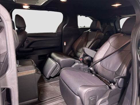 New 2026 Toyota Sienna Platinum image 23