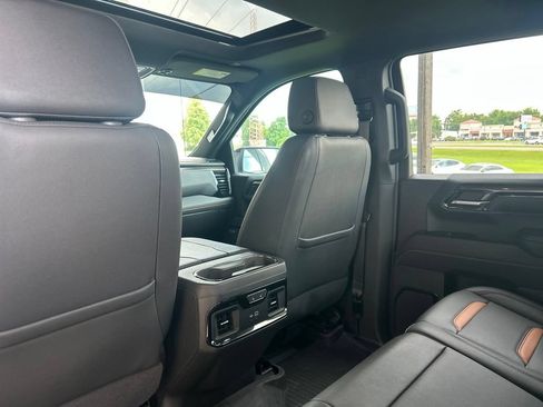 Used 2023 GMC Sierra 1500 AT4 w/ AT4 Premium Package AWD/4WD image 11