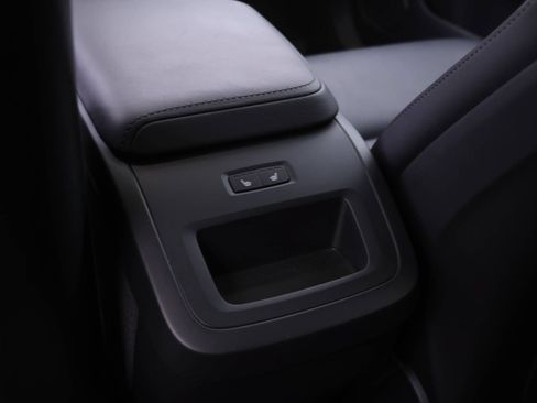 Certified 2025 Volvo XC60 B5 Core AWD/4WD image 15