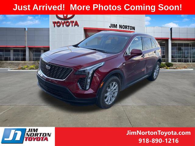 Used 2020 Cadillac XT4 Luxury w/ Cold Weather Package FWD image 2