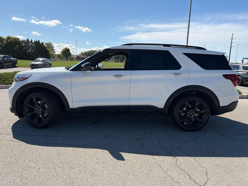 Used 2024 Ford Explorer ST-Line w/ Class IV Trailer Tow Package AWD/4WD image 4