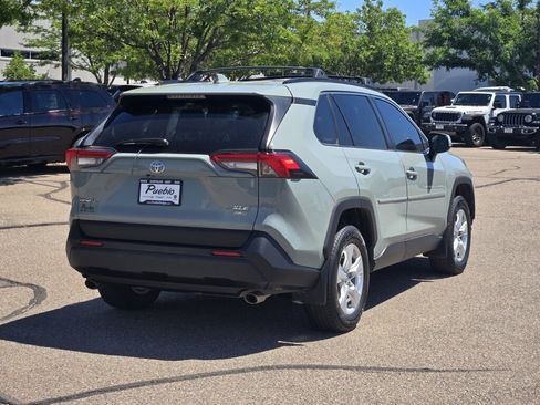 Used 2021 Toyota RAV4 XLE w/ Convenience Package AWD/4WD image 3