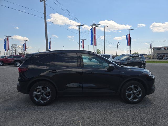 Certified 2025 Ford Escape ST-Line AWD/4WD image 4