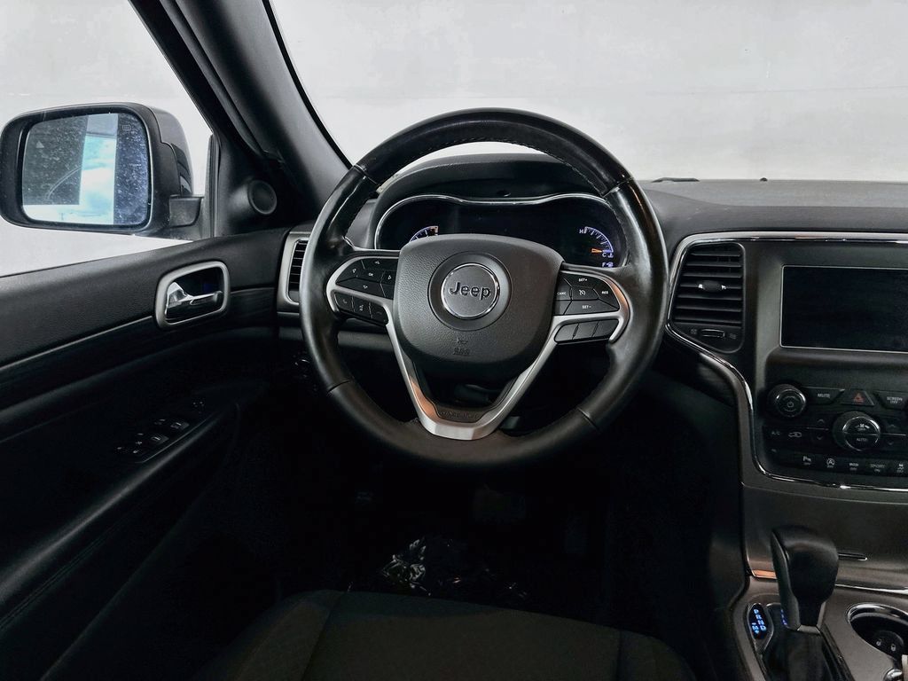 Used 2019 Jeep Grand Cherokee Laredo w/ Security & Convenience Group AWD/4WD image 29
