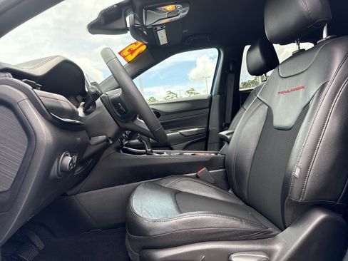 Used 2024 Chevrolet Trax RS FWD image 16