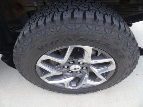 Used 2018 Chevrolet Silverado 1500 LT w/ Texas Edition RWD image 10