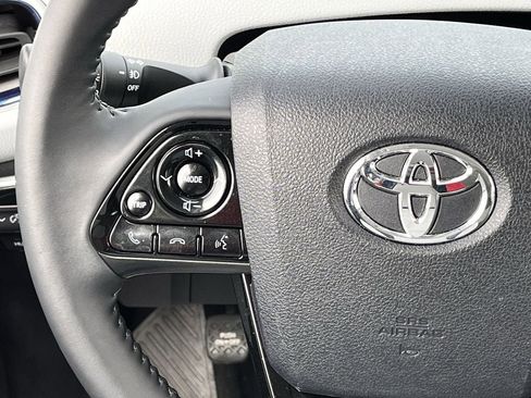 Used 2022 Toyota Prius Limited w/ Premium Convenience Package FWD image 12