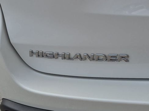 Used 2017 Toyota Highlander LE FWD image 23