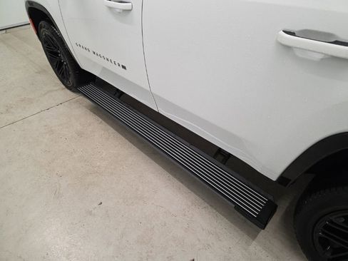 New 2026 Jeep Grand Wagoneer Limited AWD/4WD image 14