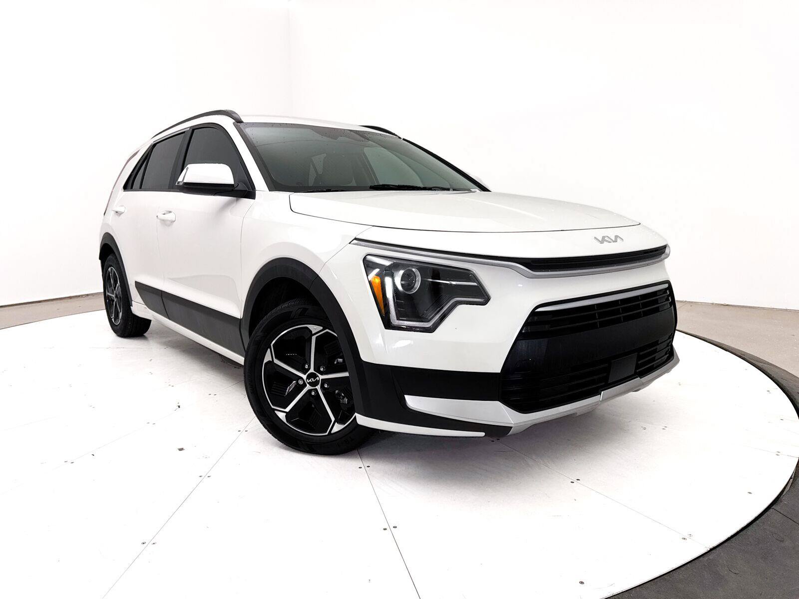 Used 2025 Kia Niro EX FWD image 1