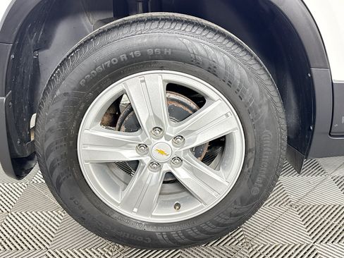 Used 2020 Chevrolet Trax LS w/ Tint and Cruise Package FWD image 30