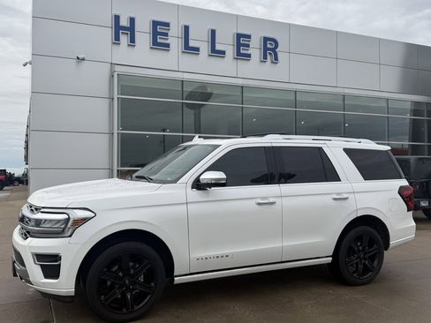 Used 2022 Ford Expedition Platinum image 3