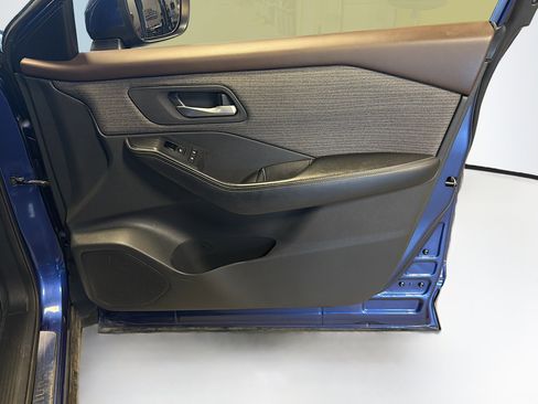 Used 2021 Nissan Rogue SV image 32