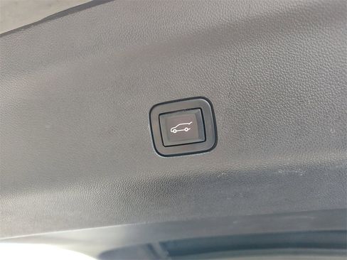 Used 2021 Chevrolet Tahoe Premier w/ Premium Package image 11