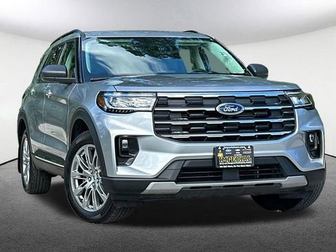 Certified 2025 Ford Explorer Active w/ Active Comfort Package AWD/4WD image 2