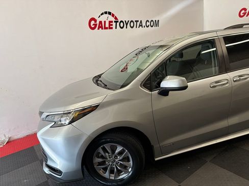 Used 2021 Toyota Sienna LE FWD image 7