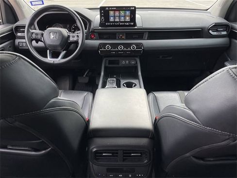 Certified 2024 Honda Pilot Touring image 10
