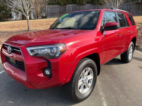 Used 2022 Toyota 4Runner SR5 image 3