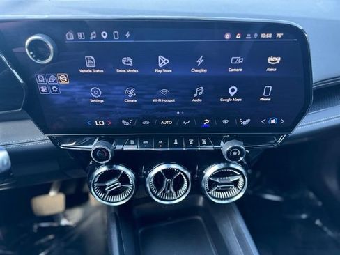 Used 2024 Chevrolet Blazer EV LT AWD/4WD image 17