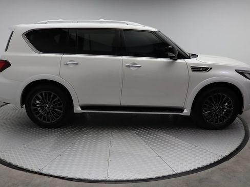 Used 2024 INFINITI QX80 Sensory image 7
