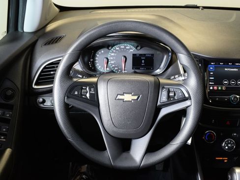 Used 2020 Chevrolet Trax LT FWD image 13