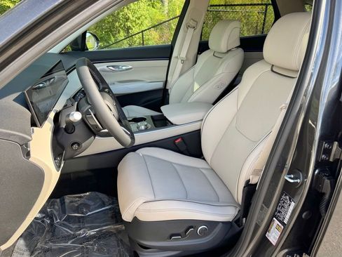 New 2026 Genesis GV70 2.5T Advanced image 18