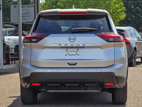 Used 2025 Nissan Rogue SV FWD image 4