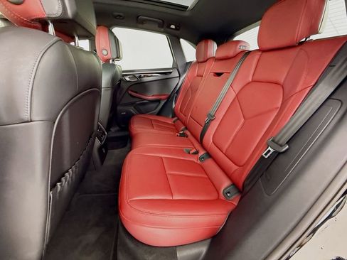 Certified 2025 Porsche Macan image 24