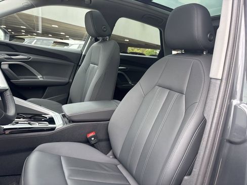 Used 2025 Audi Q5 Premium w/ Convenience Package image 13